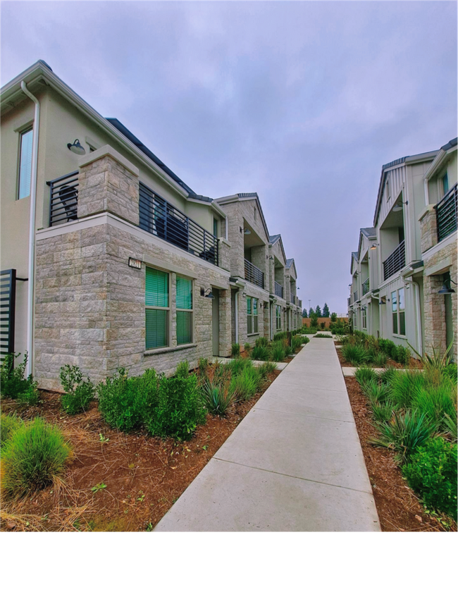 Photo - Fresno 3BR Pet-Friendly Townhouse with Community Amenities!