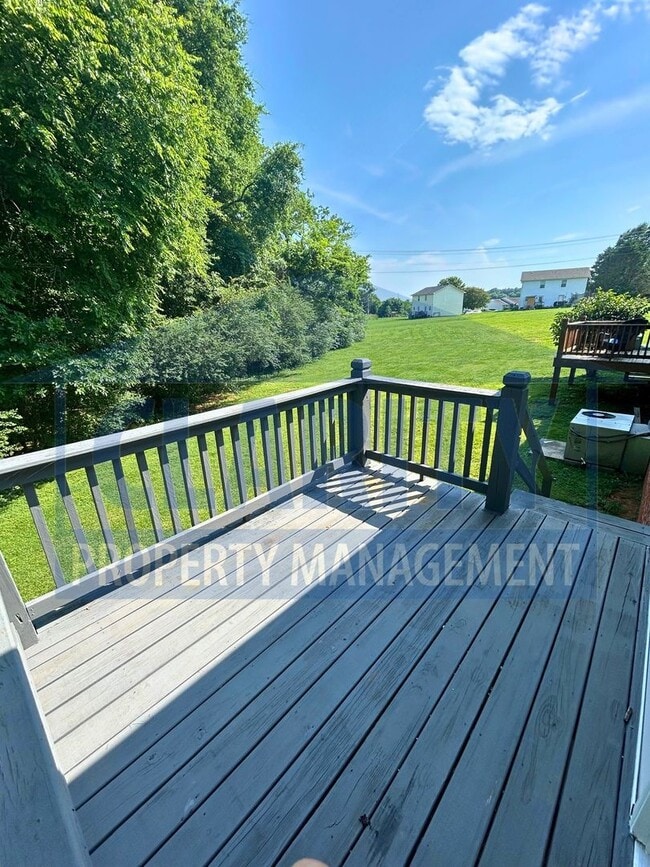 Photo - Quiet location in North Cleveland!