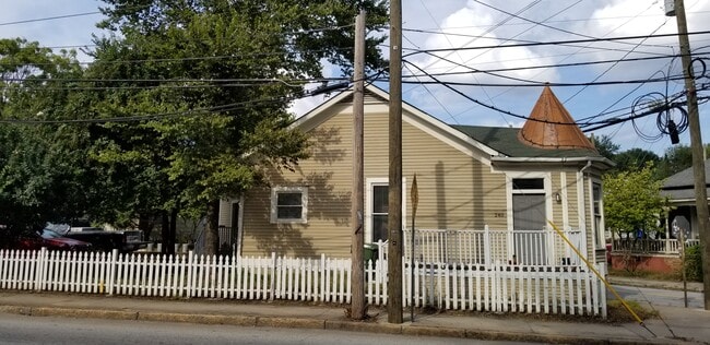 240 Boulevard SE