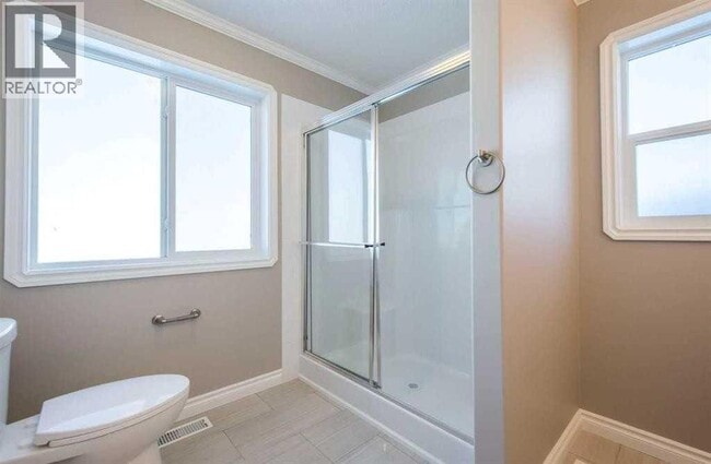 Photo - 5215-5252 52 St