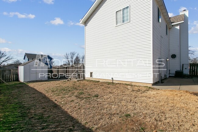 Photo - 9411 E Carson St