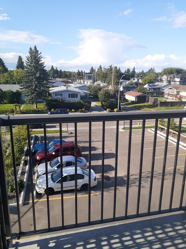 Photo - 16315 96A Av NW