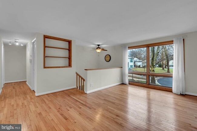 Photo - 8856 Youngsea Pl