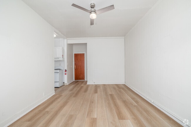 Studio - 300SF - Living Room - 919 S. Manhattan Pl