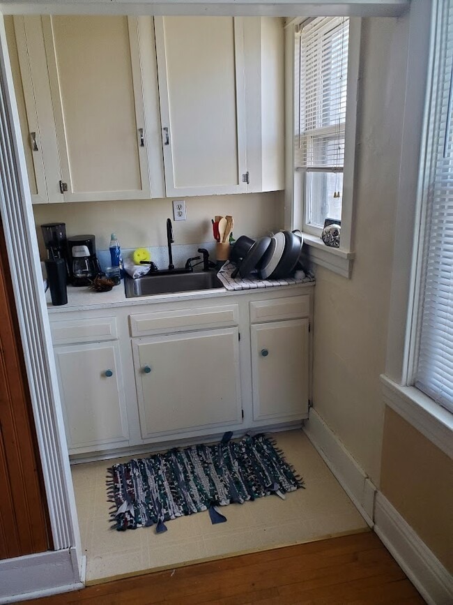 kitchen - 606 7th St N Unit Two