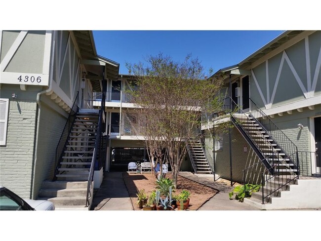 AVAILABLE NOW: Hyde Park 2 bed/1 bath Cond... - AVAILABLE NOW: Hyde Park 2 bed/1 bath Cond... House