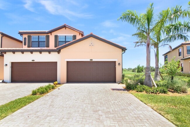 Building Photo - Sarasota National Annual Condo for Rent Unit 102