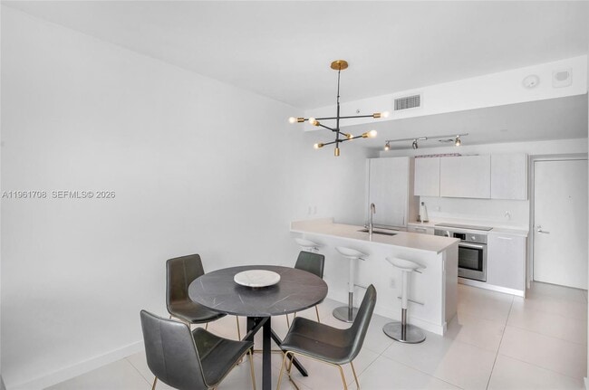 Photo - 501 NE 31st St Unidad 3902