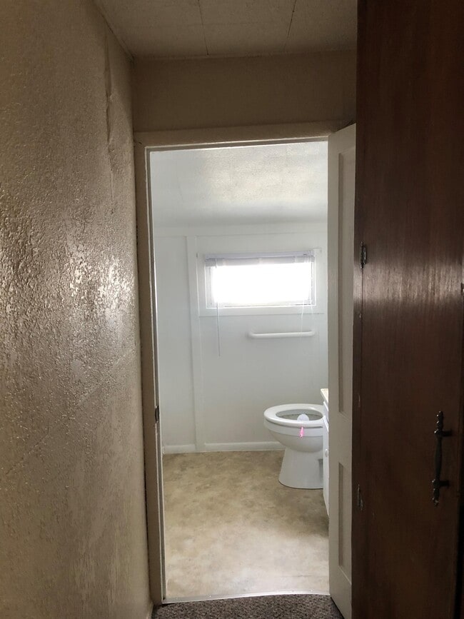 Photo - 1234 E 4th St