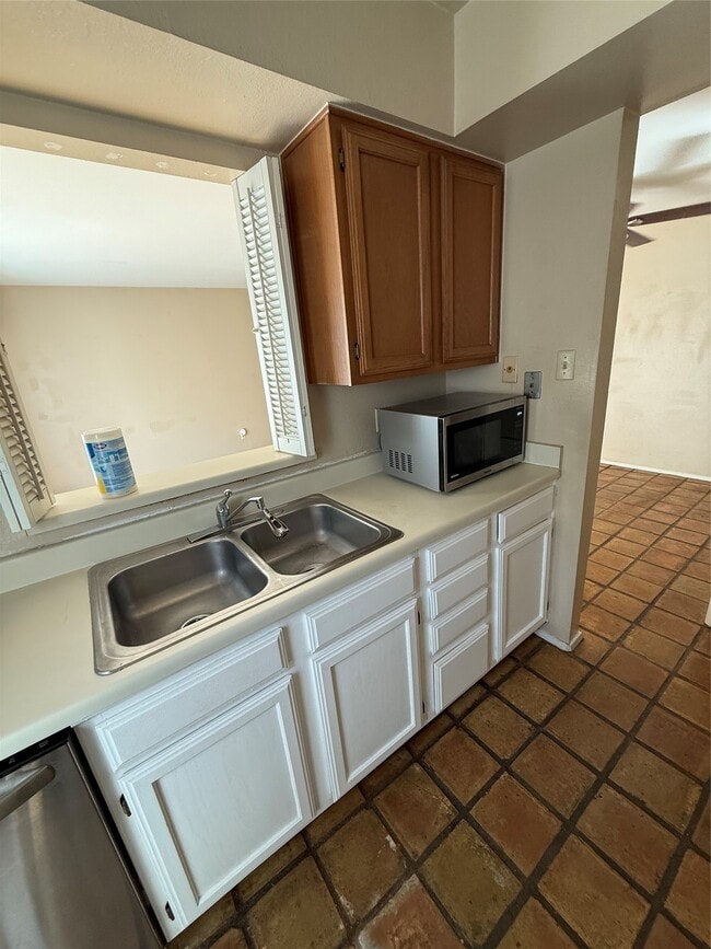 Photo - 305 Avondale St Unit B