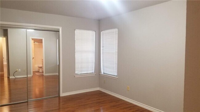 Photo - 1011 Markham Ln