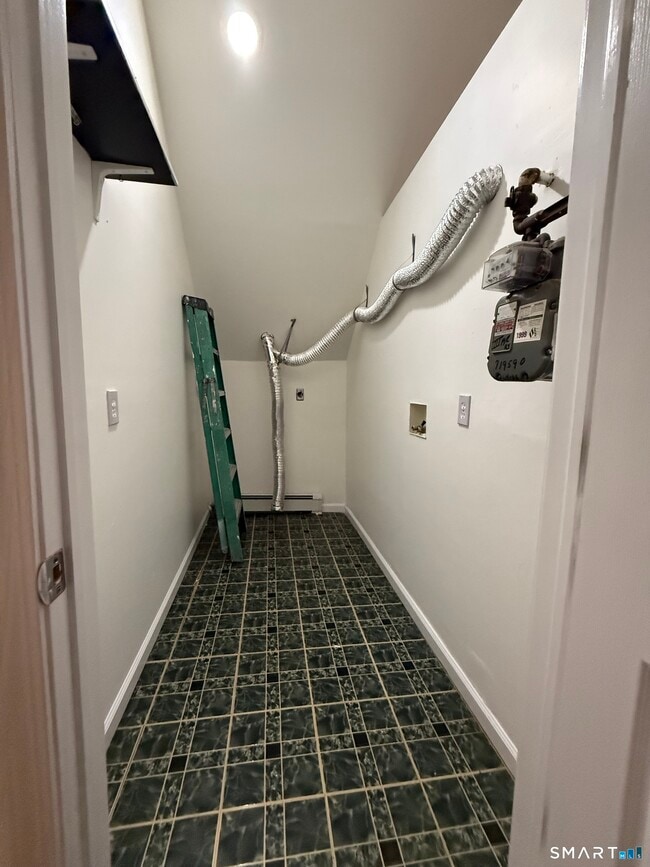 Photo - 1840 Barnum Ave Unit 3