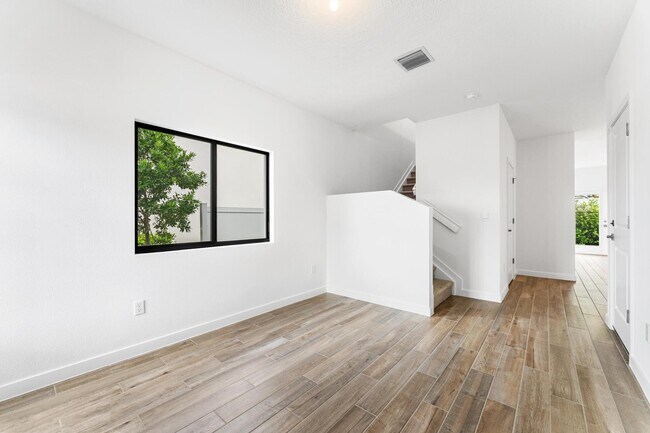 Photo - 5024 Elderberry St