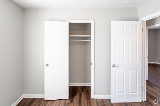 3BR, 1.5BA - 950 SF
