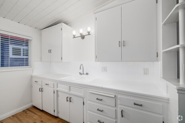1BR, 1BA - 604SF - Kitchen
