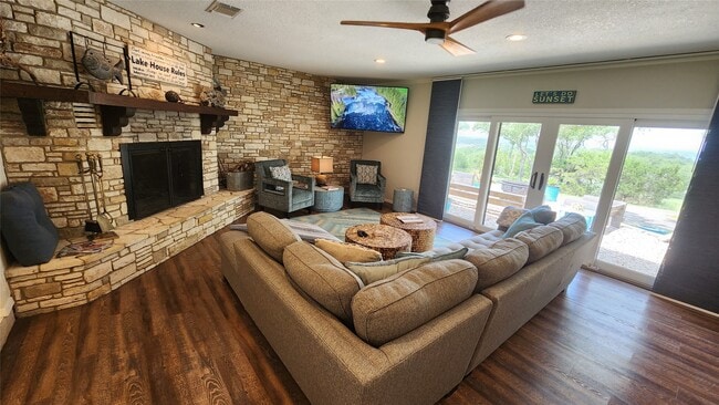 Photo - 2055 Island View