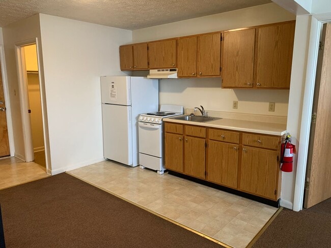 Building Photo - Spacious 2 bedroom 1 bath Unit 1215-11