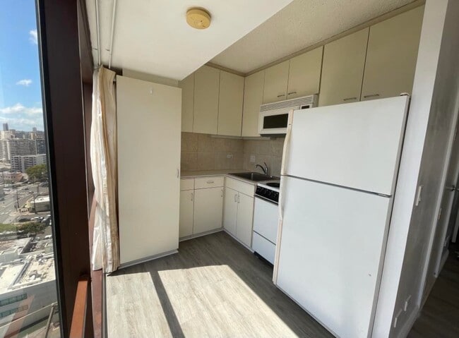 Photo - 1750 Kalakaua Ave