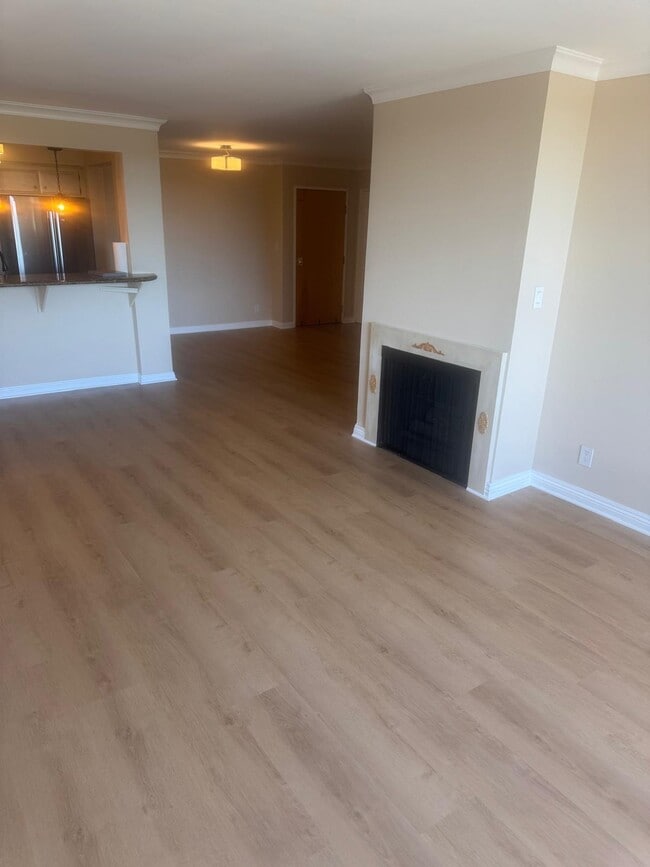 LIVING AREA - 16866 Kingsbury St Unit 307