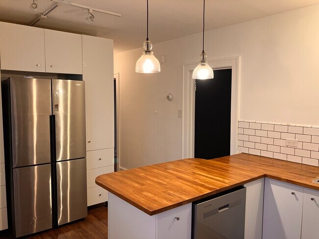 Kitchen - 895 Mercer St Unit Fl 2