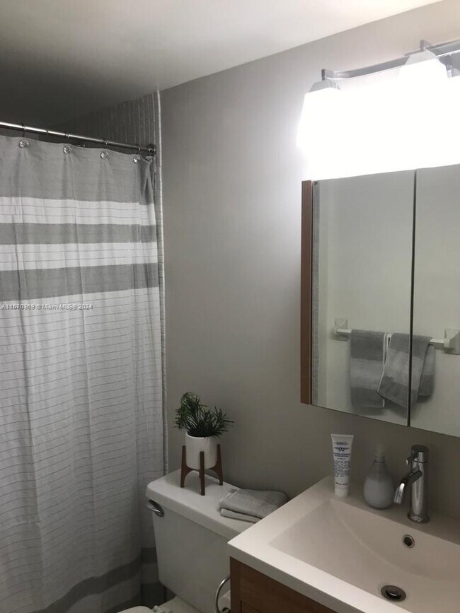 Photo - 4168 Inverrary Dr Unidad 201