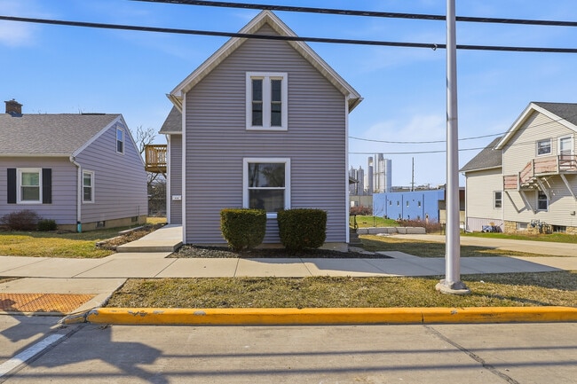 Photo - 418 S Spring St