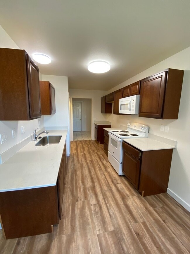 Photo - Newly Remodeled! Close to CWU 4 Rooms !!