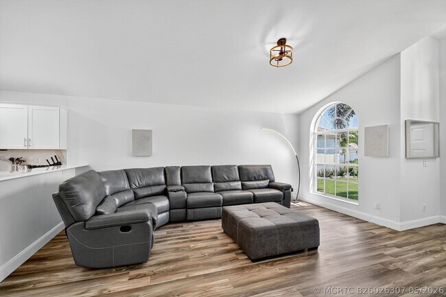 Photo - 1891 Oak Berry Cir