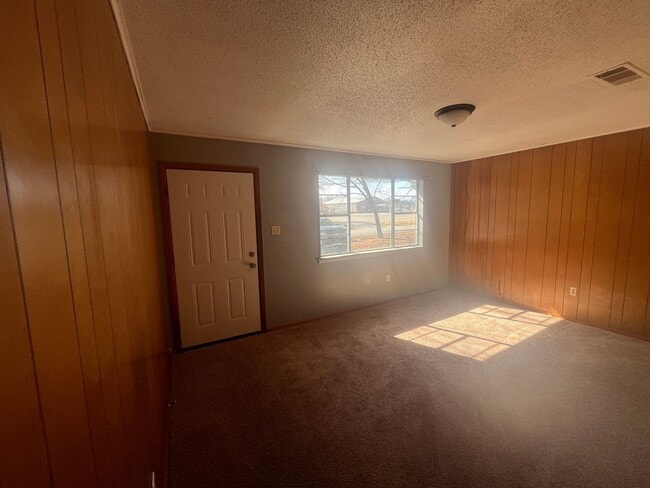 Photo - bed 1.5 Bath in Ward