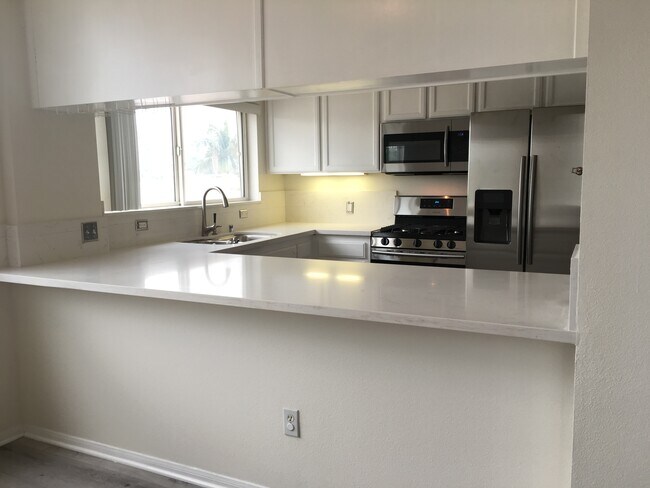 Photo - 10756 Camarillo St