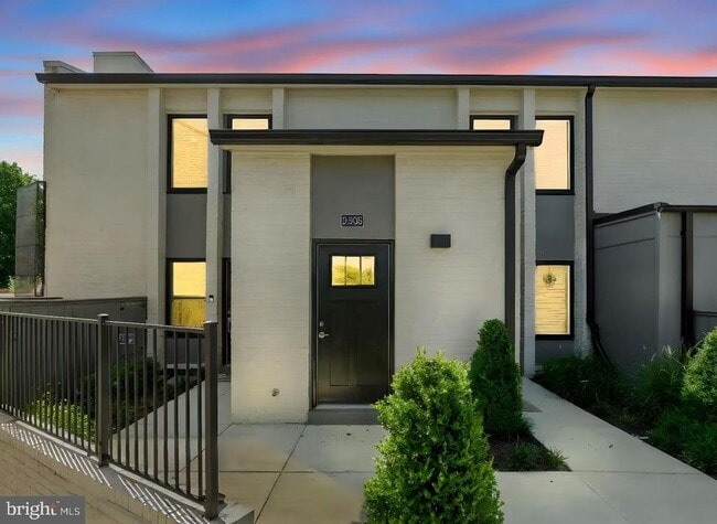 Building Photo - 19510 Village Walk Unit 2-205