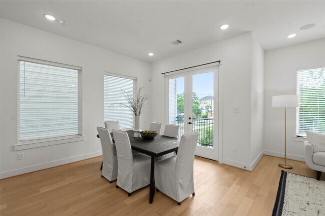 Photo - 3013 Nagle St