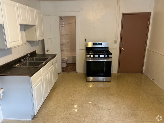Building Photo - 102 Grove St Unit 3N Rental