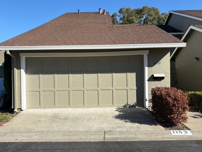 Building Photo - Newly Remodeled Townhouse Available Now!