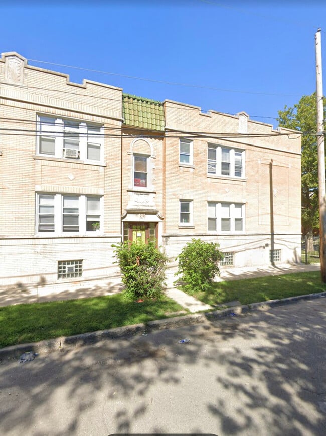 Building Photo - 2320 N Leclaire Ave Unit 1