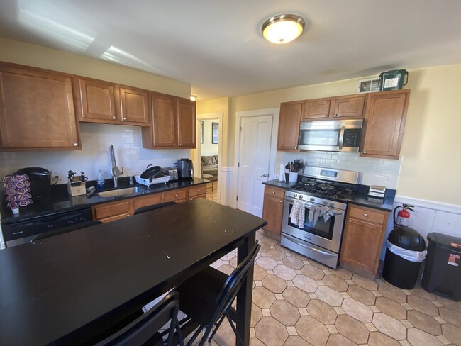 Photo - 176 Elm St Apartments Unit 2