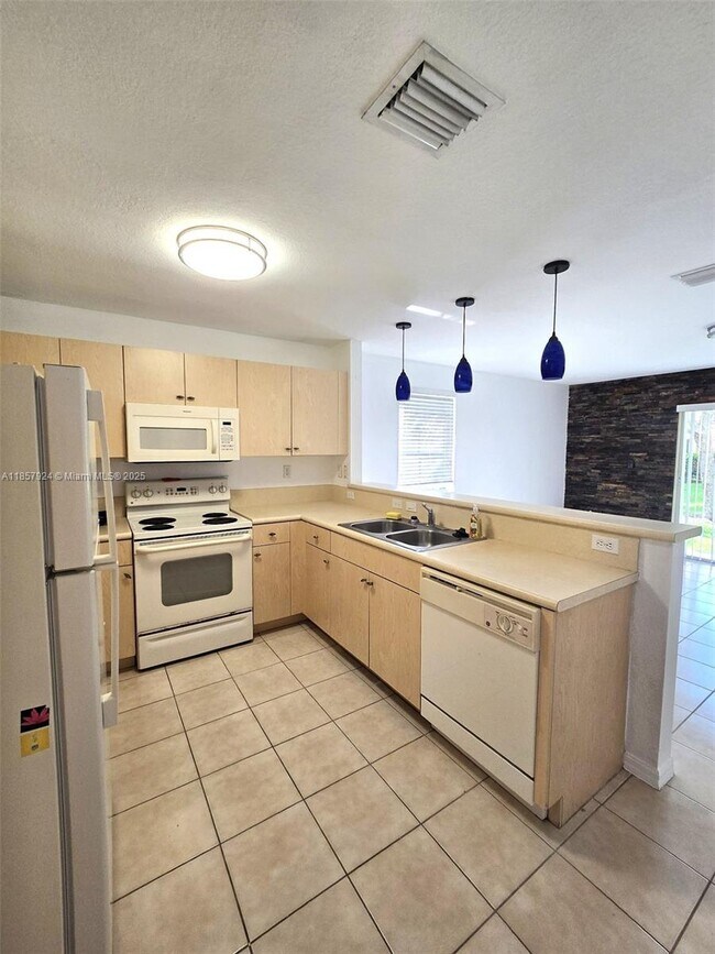 Photo - 3028 SW 129th Way Casa Adosada