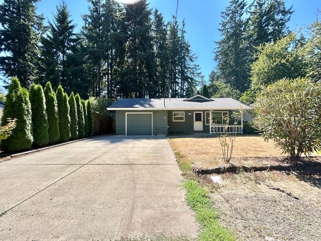 Building Photo - Spacious 3 Bed, 1.0 Bath House - Fully Fen...