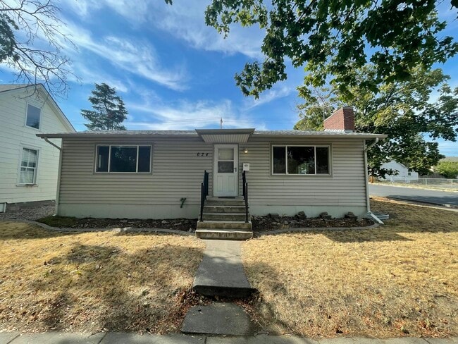 Building Photo - 624 2nd St Rental