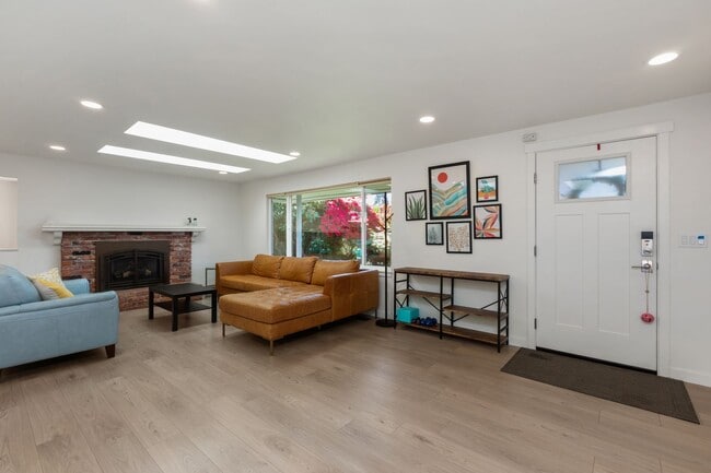 Photo - Beautiful 4 Bedroom Home in Richmond