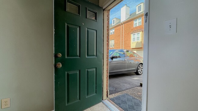 Photo - 519 W 20th St