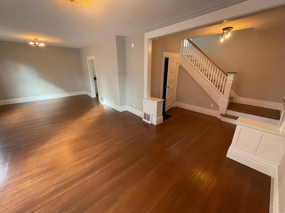 Photo - 1845 Crescent Ave