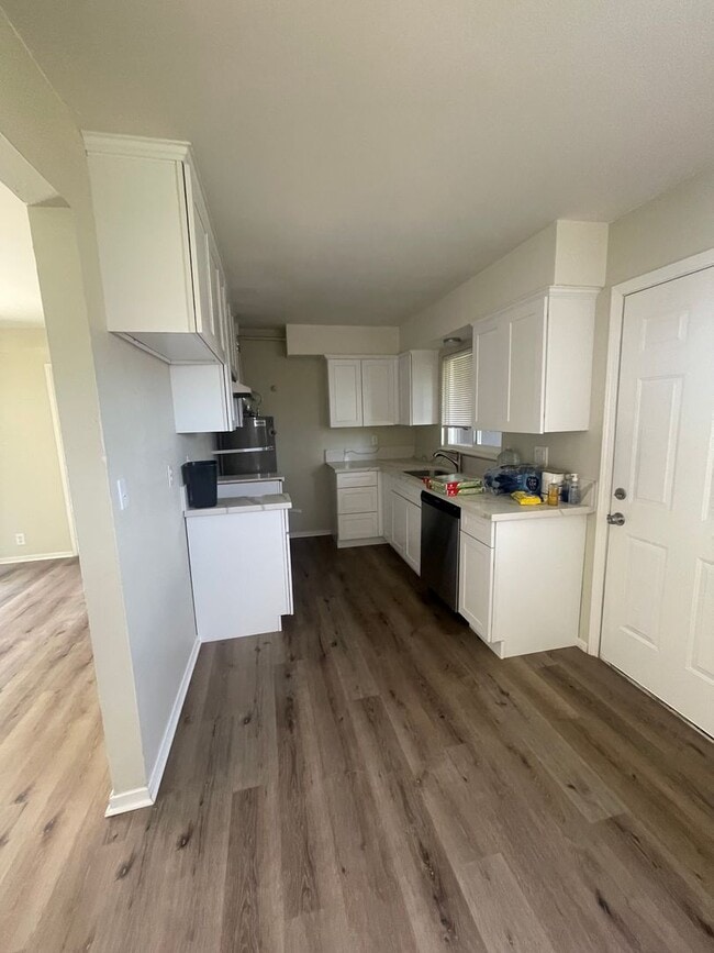 Photo - Comfortable Living in Mojave - Move In Ready 2bd & 1bth - Big Backyard