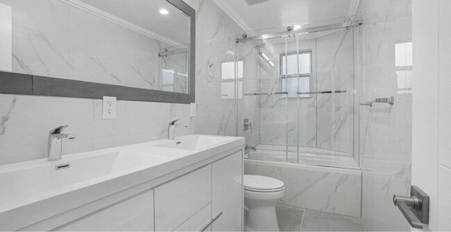 Photo - 158-29-15875 75th Ave