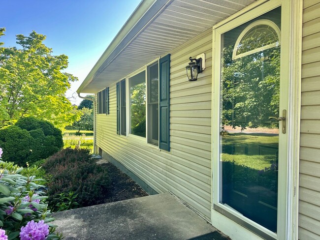 Building Photo - Charming 3 Bedroom/1.5 Bathroom Home in Norrisville, MD!
