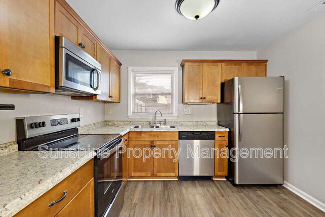 Photo - 2905 Radcliffe Ln N