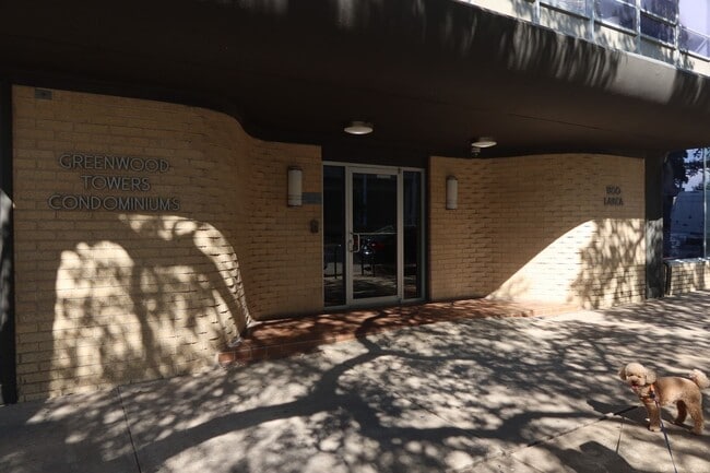Building Photo - Downtown Studio / Home Office / All Bills ...