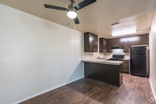 2BR, 2BA - 924SF - Dining Room