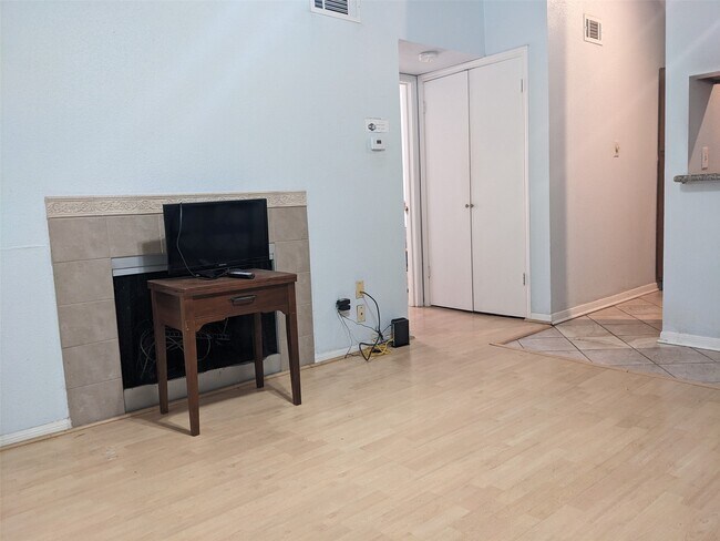 Building Photo - 8055 Cambridge St Unit 16