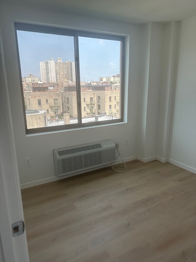 Photo - 947 College Ave